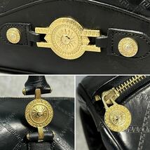 極美品●GIANNI VERSACE ジャンニ ヴェルサーチ サンバースト 太陽神 ミニ ボストンバッグ ハンドバッグ PVC レザー 黒 ゴールド金具 高級_画像7