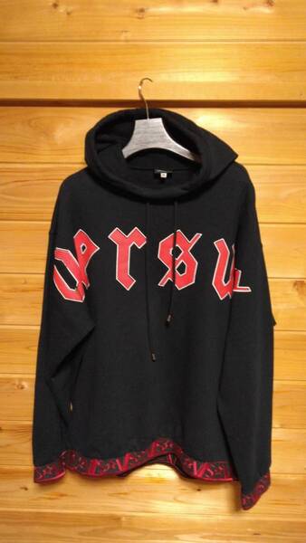VERSUS VERSACE ベルサス ベルサーチ メンズパーカー サイズ52 XL 黒 ビックロゴ 希少モデル 人気ブランド