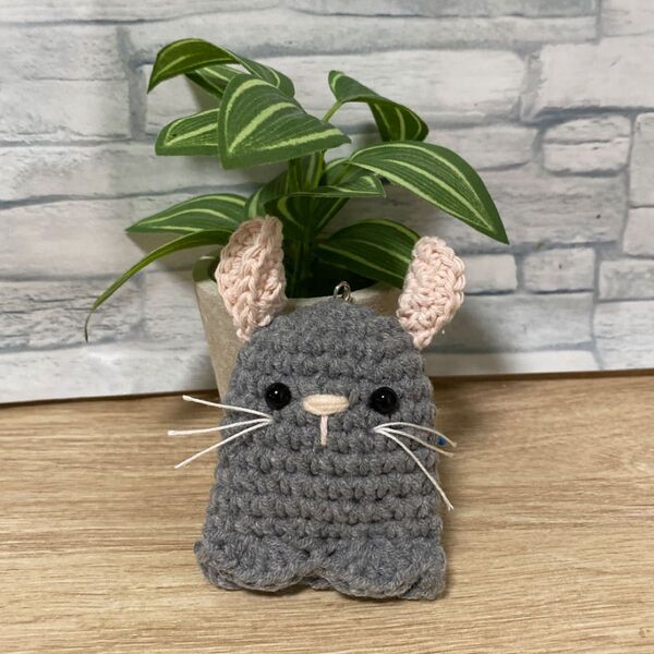 チンチラちゃんのあみぐるみストラップ(青) ハンドメイド