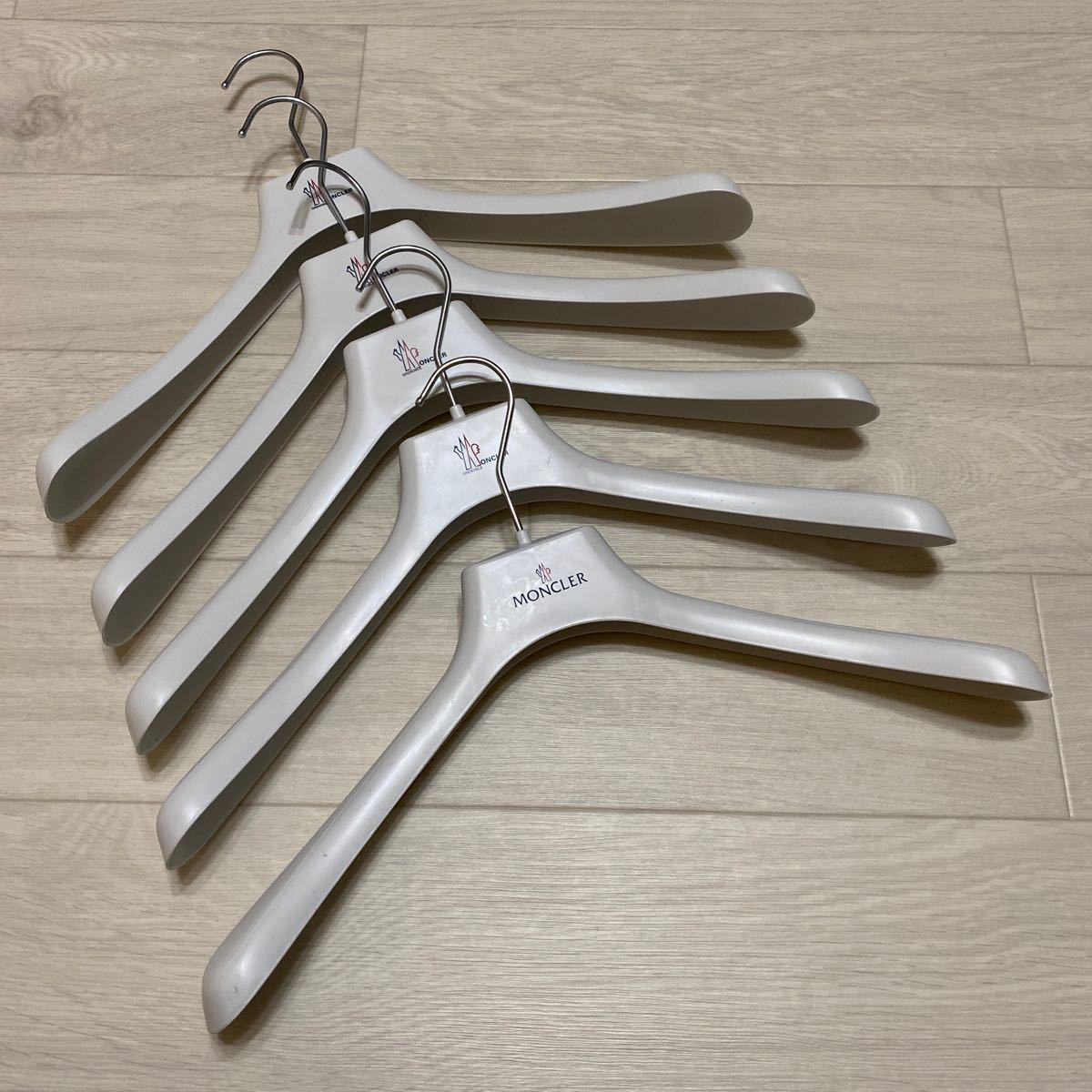 Yahoo!オークション -「モンクレール」(ハンガー) (家庭用品)の落札 Yahoo!オークション -「モンクレール」(ハンガー) (家庭用品)の落札