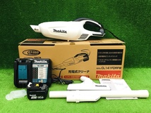 ①未使用品 makita マキタ 14.4V 3.0Ah 充電式クリーナ CL141FDRFW ※バッテリ1個+充電器セット_画像1