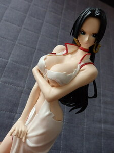 格安貴重レア・ボア・ハンコック(白)エロい巨乳・ ワンピース GLITTER & GLAMOURS -BOA.HANCOCK CRASH STYLE・高さ約25cm・中古現状品