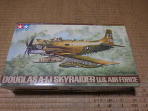 PAT162【中古】 1/48 タミヤ製 傑作機シリーズ　～　ダグラス A-1J スカイレイダー アメリカ空軍