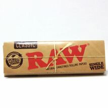 ☆ゴールド価格☆RAW クラシック シングル ワイド×8個セット 【正規品／送料込み】 手巻きタバコ ペーパー 巻紙_画像2