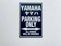 ブリキ看板 20×30㎝ YAMAHA PARKING ONLY ヤマハ バイク 車 駐車場用 TIN ガレージ スチール アンティーク インテリア 防水仕様 新品 P754_画像1