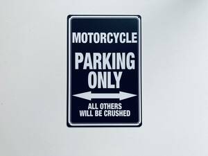 ブリキ看板 20×30㎝ MOTORCYCLE PARKING ONLY オートバイ パーキング オンリー バイク 駐車場 ガレージ インテリア 防水 仕様 新品 P763