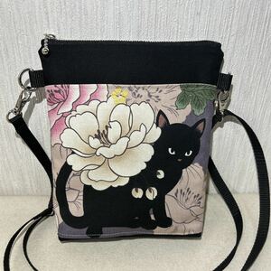 サコッシュ/外ポケット付き/16cm/スマホポーチ/ミニポシェット/ハンドメイド/黒猫藤色和牡丹