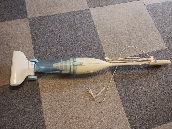 ツインバードスティック型サイクロンクリーナー 中古品