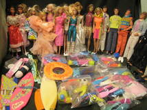 大量珍品ＵＳＥＤ　Barbie　マテル　バービー+ケン+フレンド+ラジカセなど小物　まとめて　人形_画像1