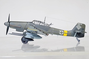 1/144 【完成品】ユンカース Ju87G-2　カノーネンフォーゲル　ハンス・U・ルーデル大佐