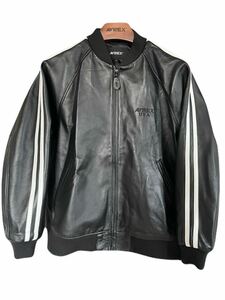 最終出品 新品 未使用ハンガー付き アヴィレックス avirex 限定 TRACK LEATHER JACKET ブラック 羊革 トラックレザー ブルゾン 黒 Lサイズ