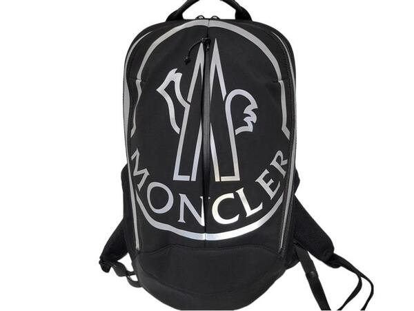 本物新品モンクレールMONCLER でかロゴを大胆に配したデザイン ナイロンｘレザーリュック バッグ バックパック 黒 ダウンパーカーに合う