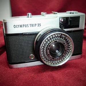 231【赤ベロ/シャッターOK】OLYMPUS TRIP35 コンパクトフィルムカメラ オリンパス トリップ レンジファインダー LENS D.Zuiko F:2.8 40mm