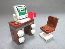 LEGO★10 正規品 パソコンデスク 同梱可能 レゴ シティ タウン 学校 会社 オフィス 家 サラリーマン 教授 先生 モニター キーボード_画像2