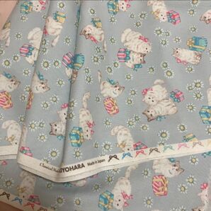 新品 生地KIYOHARA 猫ねこネコちゃんギフト花柄 水色ブルー系カラー 114㎝×50㎝