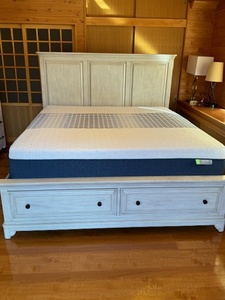 【大人気海外輸入家具】リビングスペース　ベッドマットレス　日本にないデザイン！