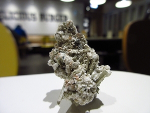 外国産鉱物標本　カナダ産　エルピダイト(エルピド石)　Elpidite