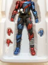 ［SK4-P57］極美品 バンダイ 一番くじ S.H.Figuarts 仮面ライダーD賞 仮面ライダービルド ラビットタンクフォーム クリアブラックver._画像6