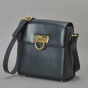  beautiful goods Salvatore * Ferragamo gun chi-ni shoulder bag original leather dark navy 5648 diagonal .. Cross body black bag Ma.f/a.g