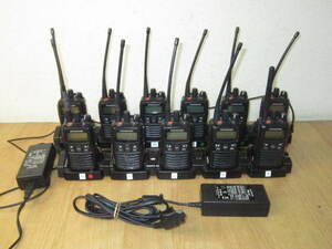 STANDARD standard digital simple transceiver VXD450U transceiver 11 pcs summarize connection with charger .