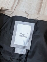 1．ミズノ MIZUNO　ブレスサーモ仕様 中綿入り ノーカラー パファーコート 防寒 レディースM 薄ベージュ系y902_画像3