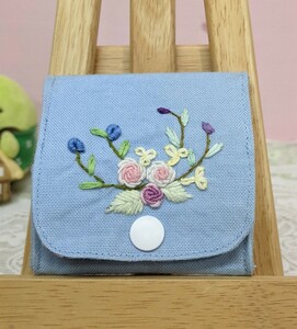 ハンドメイド♪手刺繍☆小銭入れ