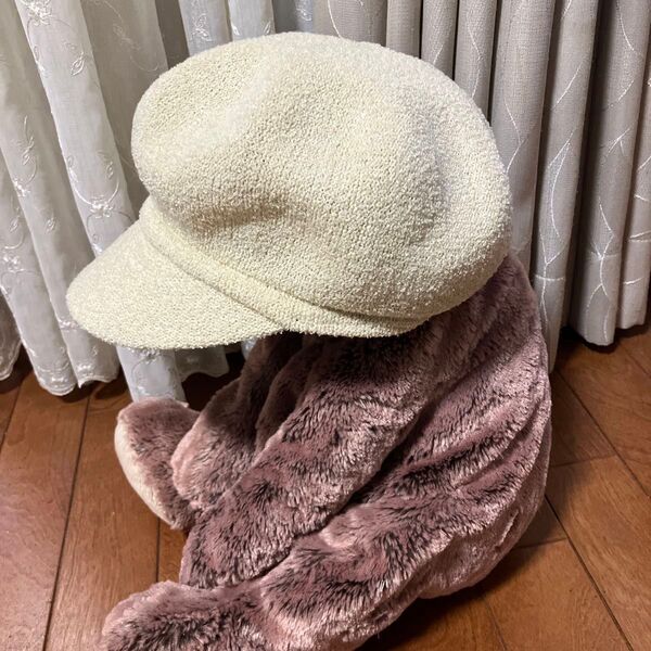 オフホワイトのキャスケット 14+