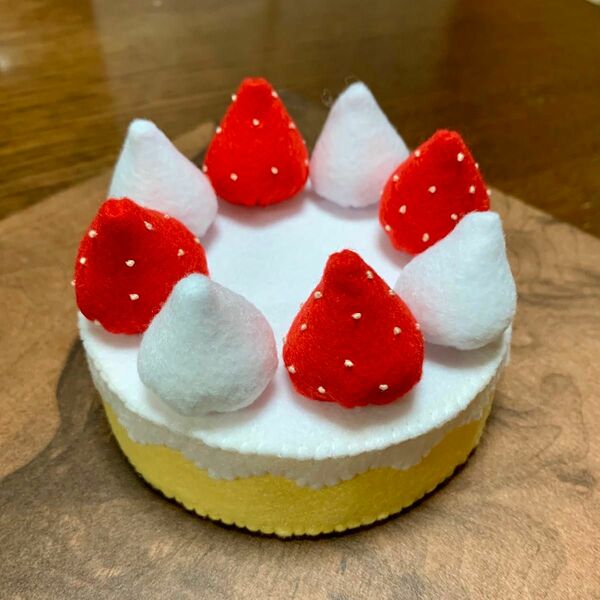大きな苺のバースデーケーキ★誕生日会イベントに★フェルトケーキおままごと用