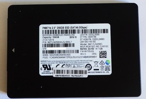 【使用：1,435時間】★ PM871b 2.5" 256GB SSD (SATA6.0Gbps) ★ 