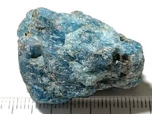燐灰石（アパタイト）・2-5・23g（モザンビーク産鉱物標本）