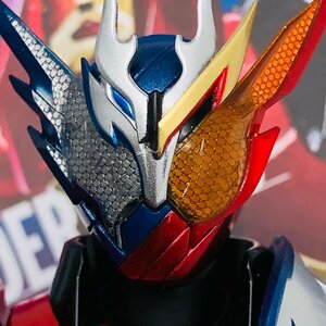 中古品 S.H.Figuarts フィギュアーツ 仮面ライダービルド Be The One 仮面ライダービルド クローズビルドフォーム