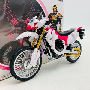 中古品 S.H.Figuarts フィギュアーツ 仮面ライダー鎧武 サクラハリケーン