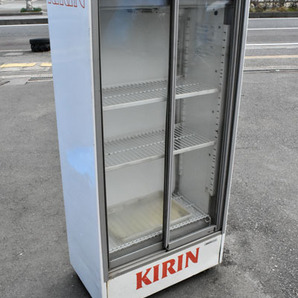 FM18 サンヨー SANYO 業務用 縦型 スリム 冷蔵ショーケース スライドドア 100V 厨房機器 ビール 惣菜 4輪キャスター付きの画像1