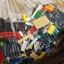 Qs2【140】1円～ レゴ LEGO バラ 約8kg タイヤ サメ 馬 他 ブロック 大量_画像2