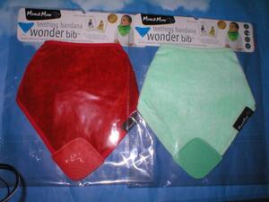 ★2個【よだれかけ マムトゥーマム Mum2Mum バンダナ ワンダービブ】グリーン　レッド　wonder bib teething bandana