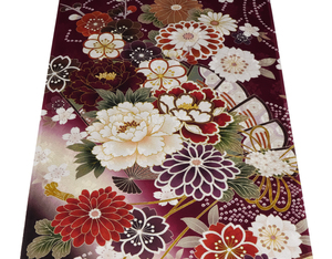 1452番　新品 正絹　振袖用サンプル地端切れ 約98㎝ 　紗綾形に花の地模様入　臙脂の地色に檜扇と桜や梅や牡丹や菊の花模様