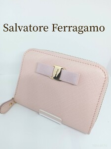 Salvatore Ferragamo　ラウンドファスナー　財布　ゴールド金具　カードケース　パステルピンク　フェラガモ 　レザー