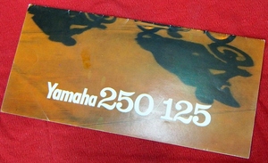 1960年式ヤマハ２５０（ＹＤⅡ）/１２５（ＹＡⅢ）石原裕次郎がこれでもかというくらい長い足をおっぴろげているカタログ