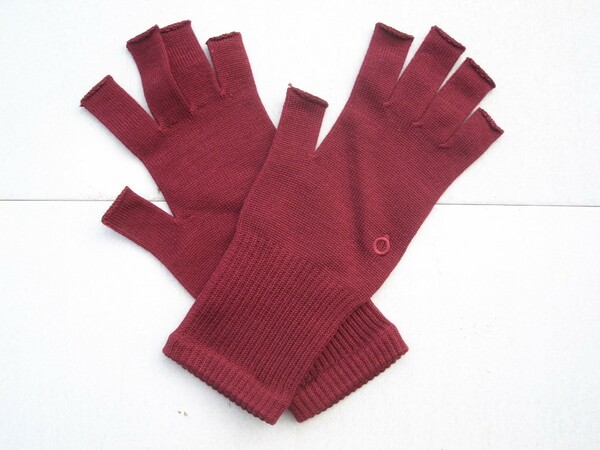ハンドウォーマー　指なし手袋　フィンガーレスグローブ　冷えとり靴下の841(やよい)　MAX　赤　ボルドー　シルク100％　美品