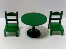 シルバニアファミリー 　初期　テーブルセット　緑の家具　丸テーブル、イス　日本製　ミニチュア 玩具_画像2