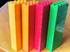 レゴデュプロ 2×4ポッチ 4色　各10個　計40個セット　山吹色、オレンジ、赤、緑　基本ブロック