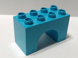 レゴデュプロ 　2×4×2 センターカットアウト　ライトブルー　ブロック
