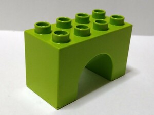 レゴデュプロ 　2×4×2 センターカットアウト　黄緑　ブロック
