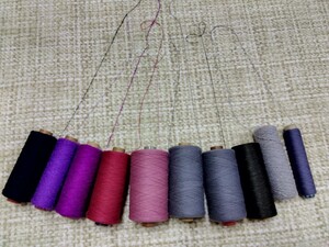 変わり糸　さをり　編み糸　手芸糸　　ブラック、グレー、パープル色他 　約1.360g（芯棒含む）
