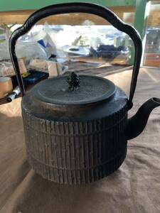 鉄瓶　南部鉄器 茶道具 急須 骨董品　鉄器 鉄瓶 金属工芸品　竹模様