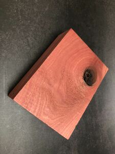 p023 ピンクアイボリ- 木材 美品　約82×30×104〜112mm 287g乾燥材