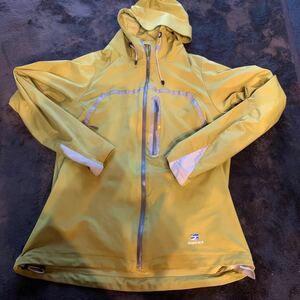 ☆finetrack ニューモラップフーディ　メンズS からし色　撥水　ウインドストッパー　登山　ロードバイク　トレラン　ファイントラック