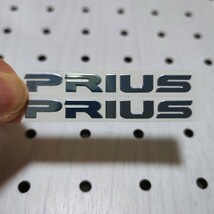 【PRIUS】大 メッキ調ステッカー 2P■トヨタ プリウス NHW20 ZVW30 35 40 41 50 51 55 α 60 G's GR ツーリング LSG HV PHV■車内 小物_画像1