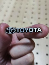 トヨタ アルミ製 ミニエンブレム 2P■プリウス クラウン ハリアー アルファード アクア ヤリスクロス ライズ RAV4 86 カムリ C-HR プラド_画像2