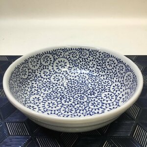 【中古現状品/インボイス登録店/CSH】有田焼 西山作 鉢器 中鉢 盛皿 深皿 陶器 径約18.5cm 和食器　MZ0203